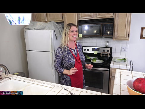 ❤️ Madrastra ordeñándole en la cocina antes de su cita ❤ Video de sexo en es.hdpornpics.ru ❌️